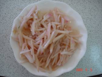 圖1.薑花筍製成涼拌小菜