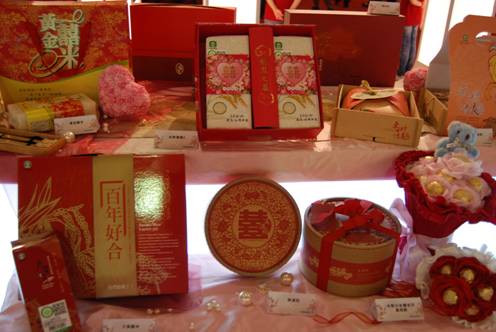 圖：「桃園3號」搭配年節或婚慶包裝的精緻「囍米禮盒」，可向北部地區農會或稻米產銷班洽詢訂購。