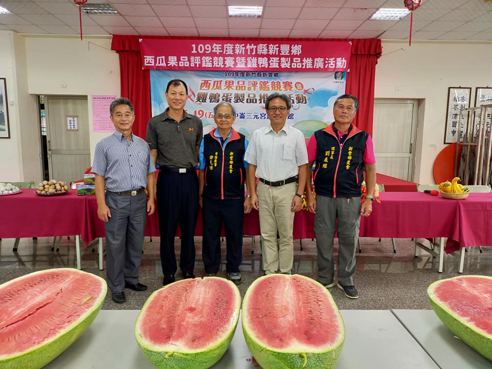 本場郭坤峯場長( 右2)、新竹縣吳傳地議員(左2)、新豐鄉農會劉展維理事長(右1)、徐元睩常務監事(左3)、鄭旭凱總幹事(左1)。