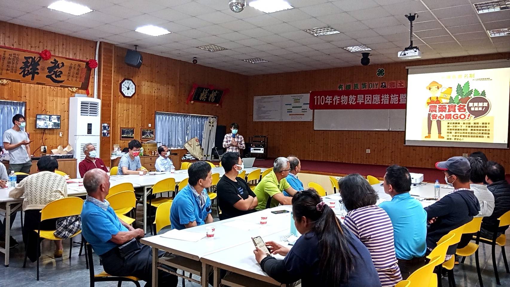 農糧署北區分署范澤明課員宣導農藥實名制等重要農業政策。