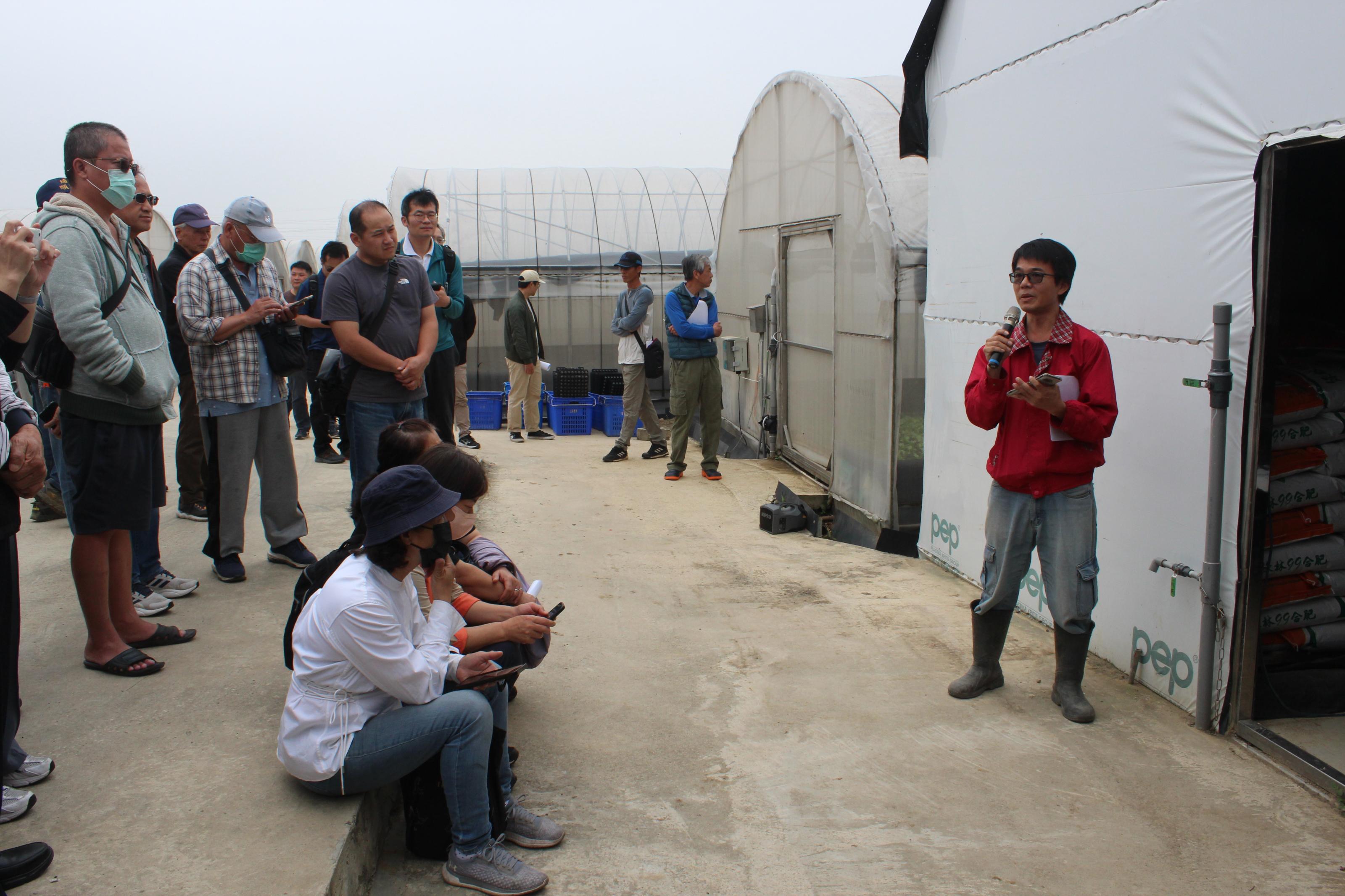 實地參訪立安有機農場，由農場主曾晧真農友導覽解說智慧灌溉系統的現場作業情形