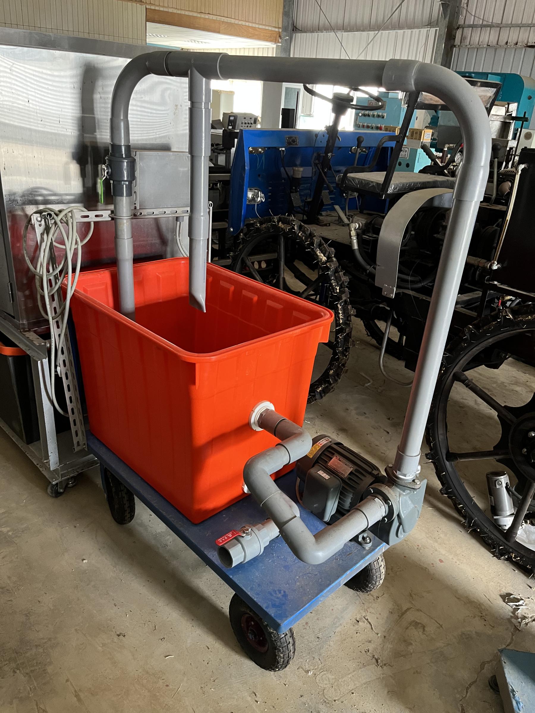 小型清洗機，容量小(約200 公升)能每日換新水以提升水質