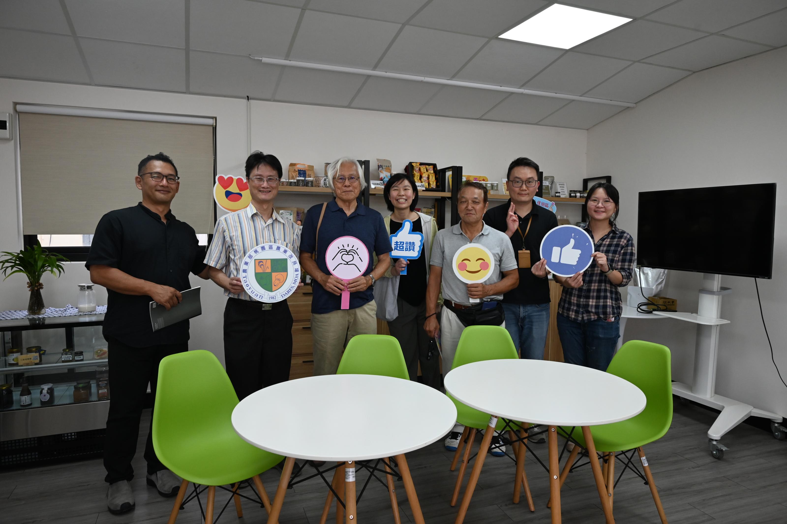 全體與會來賓於打樣中心合照