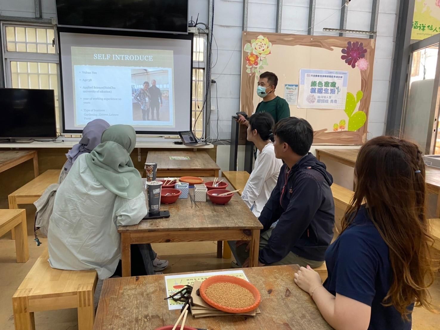 百大青農嚴國維英語簡報介紹福祥仙人掌植物園