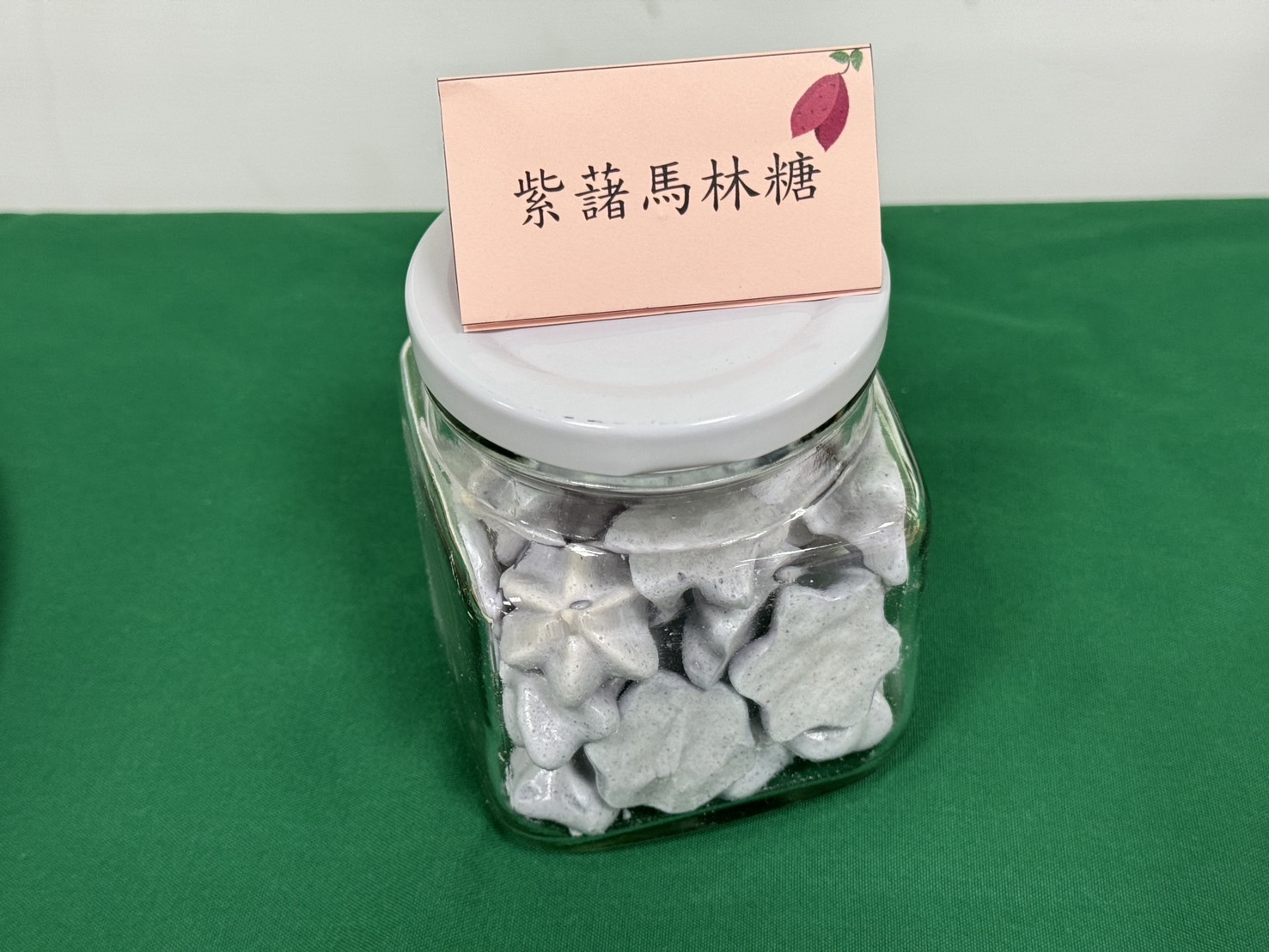 馬林糖色澤為帶有金屬光澤之星空藍