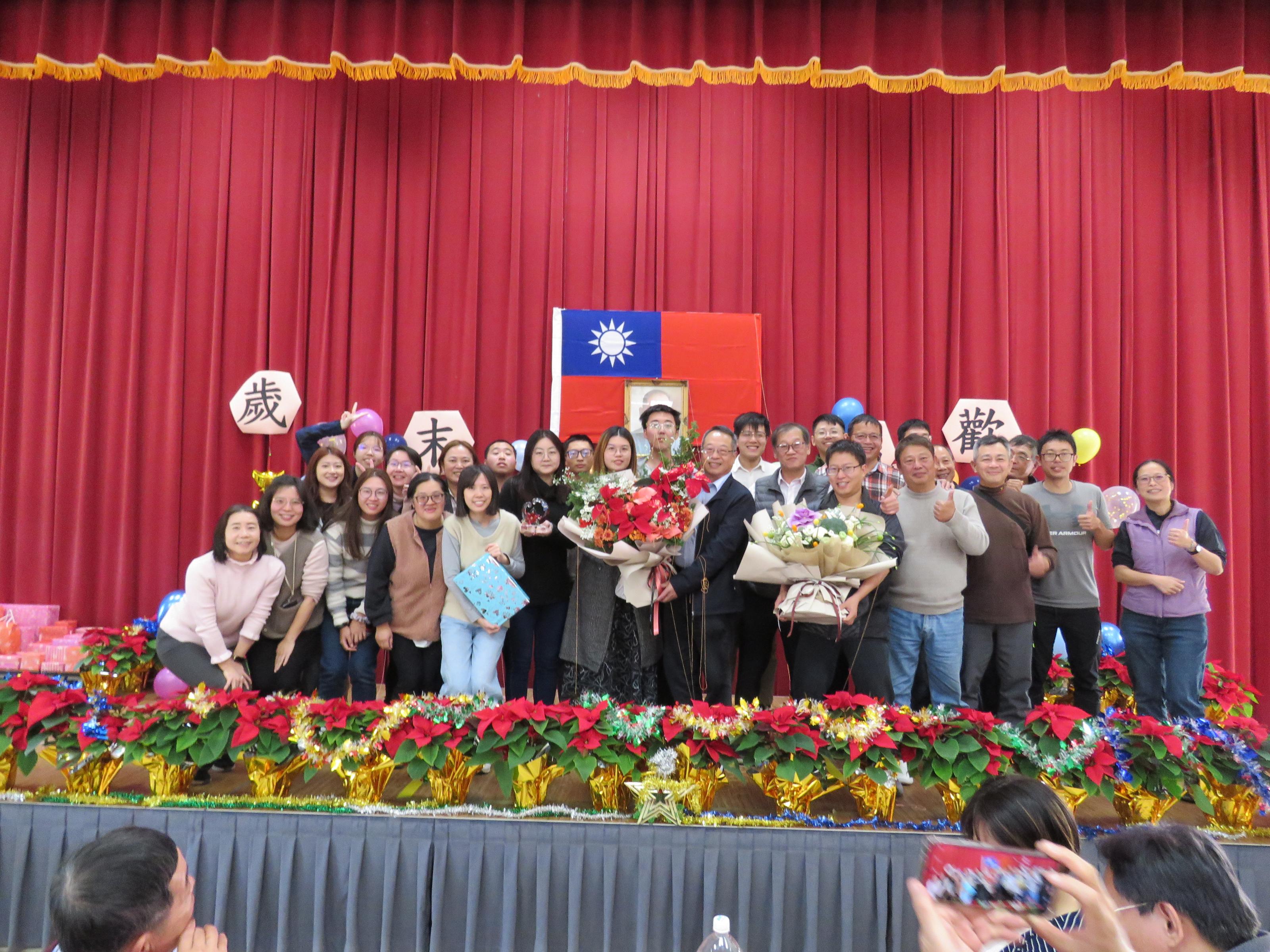 圖4.樹林分場全體同仁與傅仰人副場長、莊浚釗分場長合影。