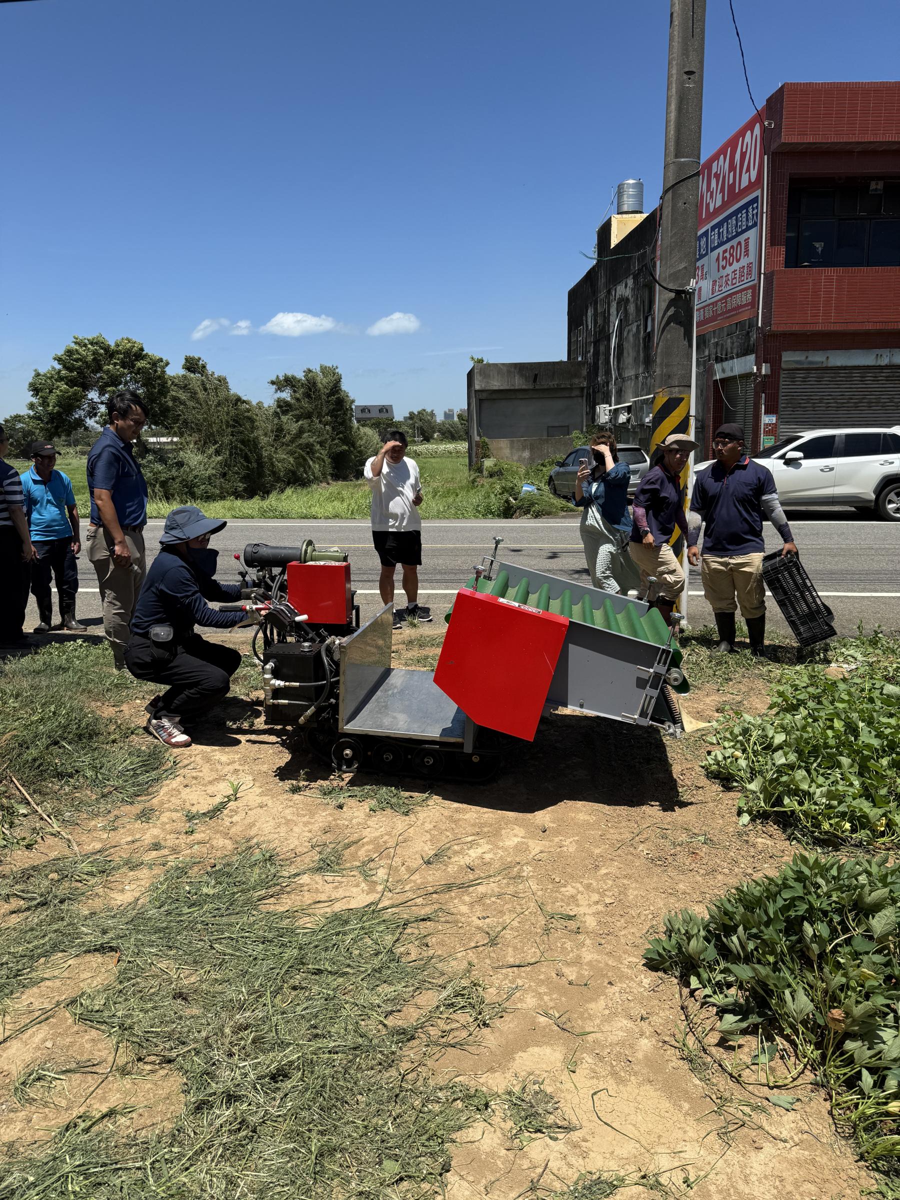 圖6.電動散裝收穫機。