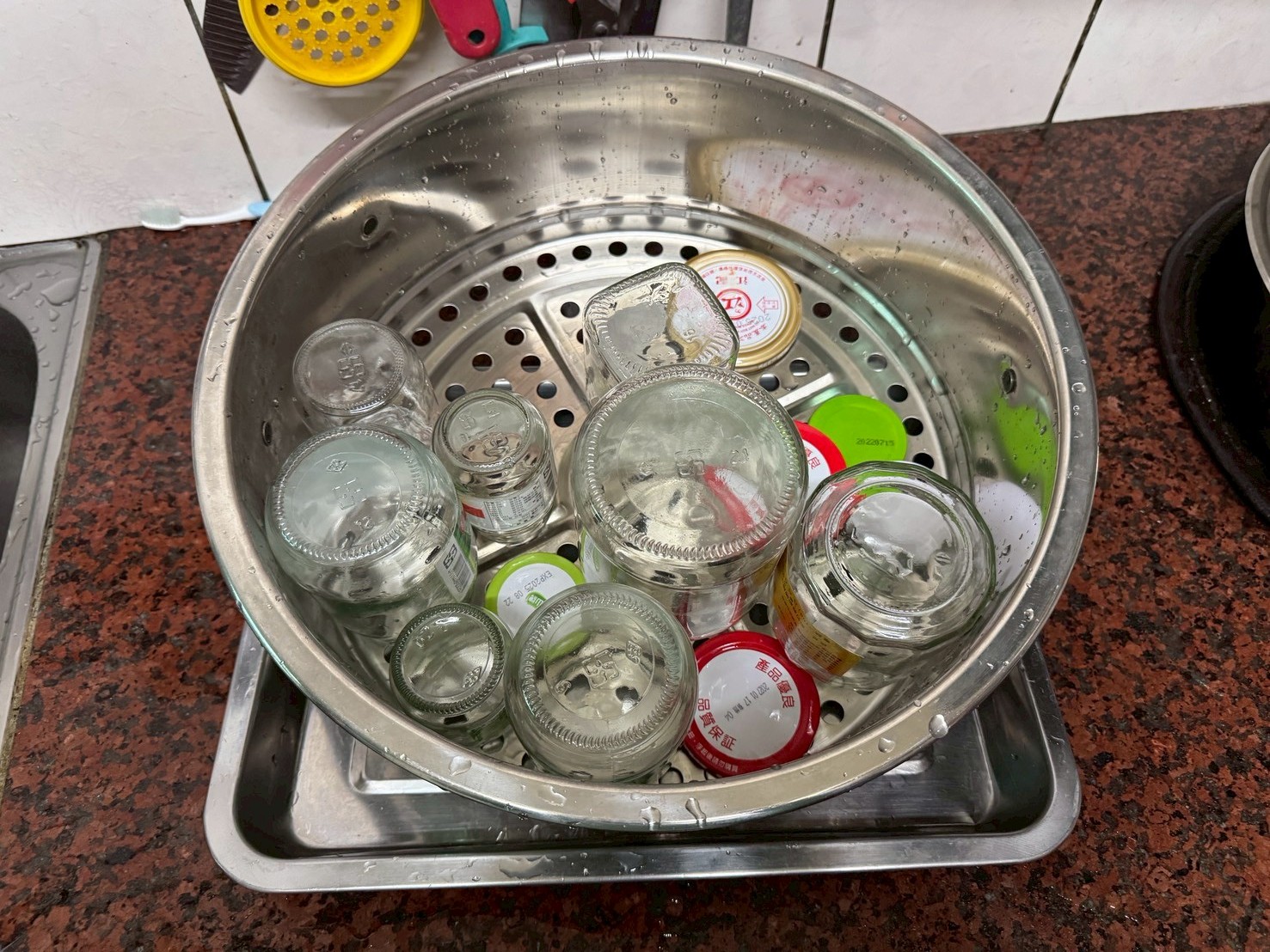 圖3.玻璃容器及金屬瓶蓋需事前洗淨完畢並烘乾備用。