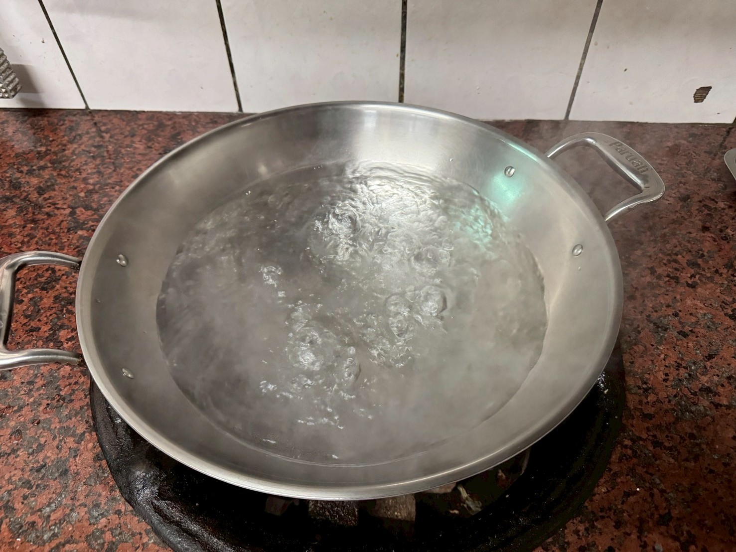 圖5.將水煮至沸騰。